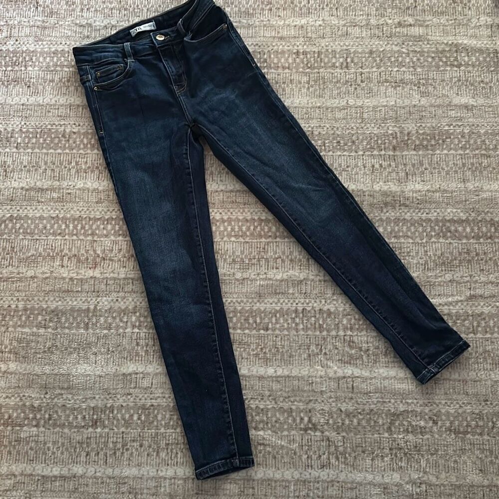 Zara Size 4 Dark wash skinny jeans